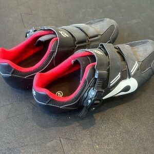 Peloton bike shoes size 40